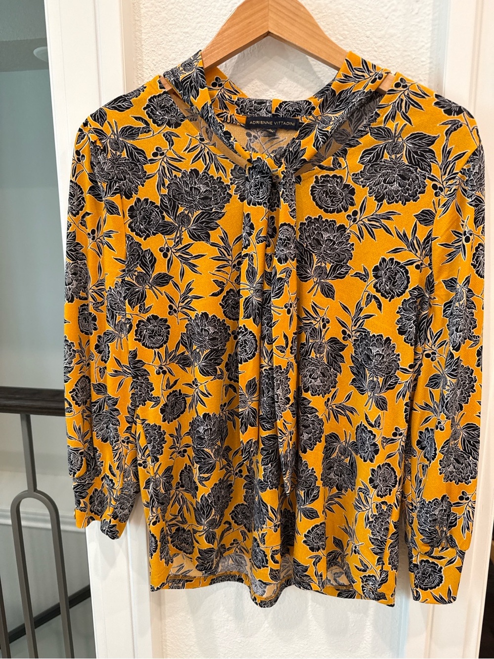 Adrienne Vittadini Mustard Black Floral Keyhole Blouse Top Large